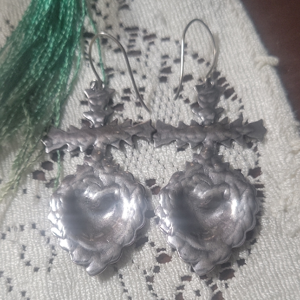 Artisan Silver Filigree Heart Miragro Dangle Earrings - Picture 5 of 7